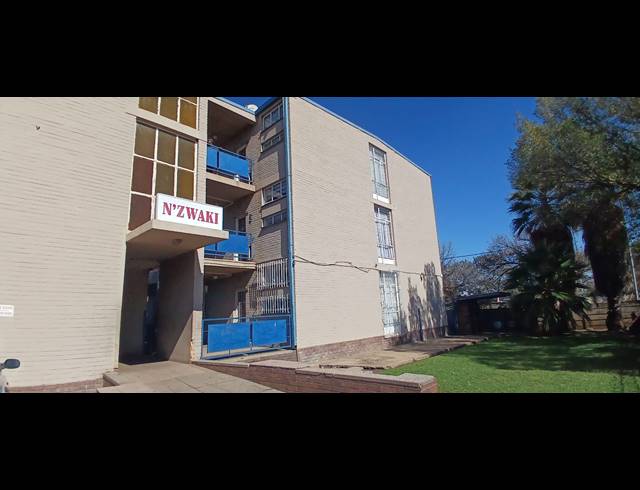 2 BEDROOM APARTMENT FOR SALE IN VEREENIGING CENTRAL